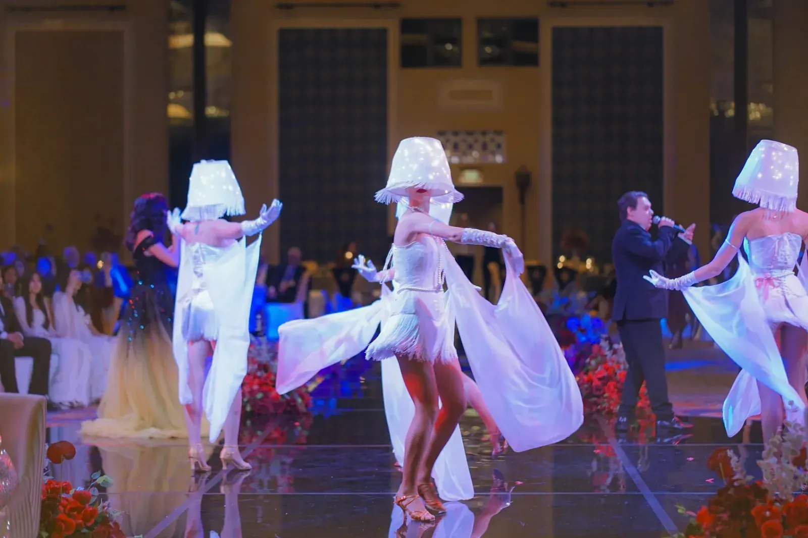 Illuminated lampshade dancers